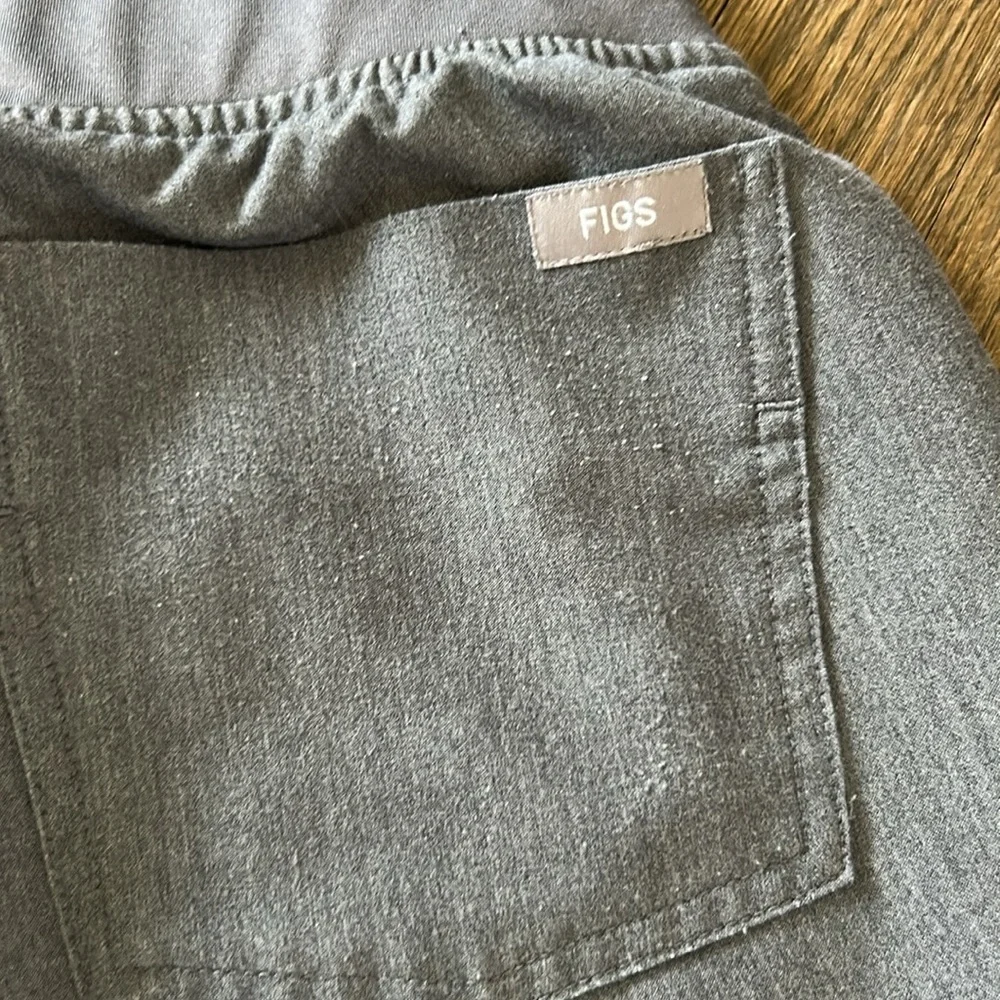 FIGS Scrubs - Picture 11 of 12